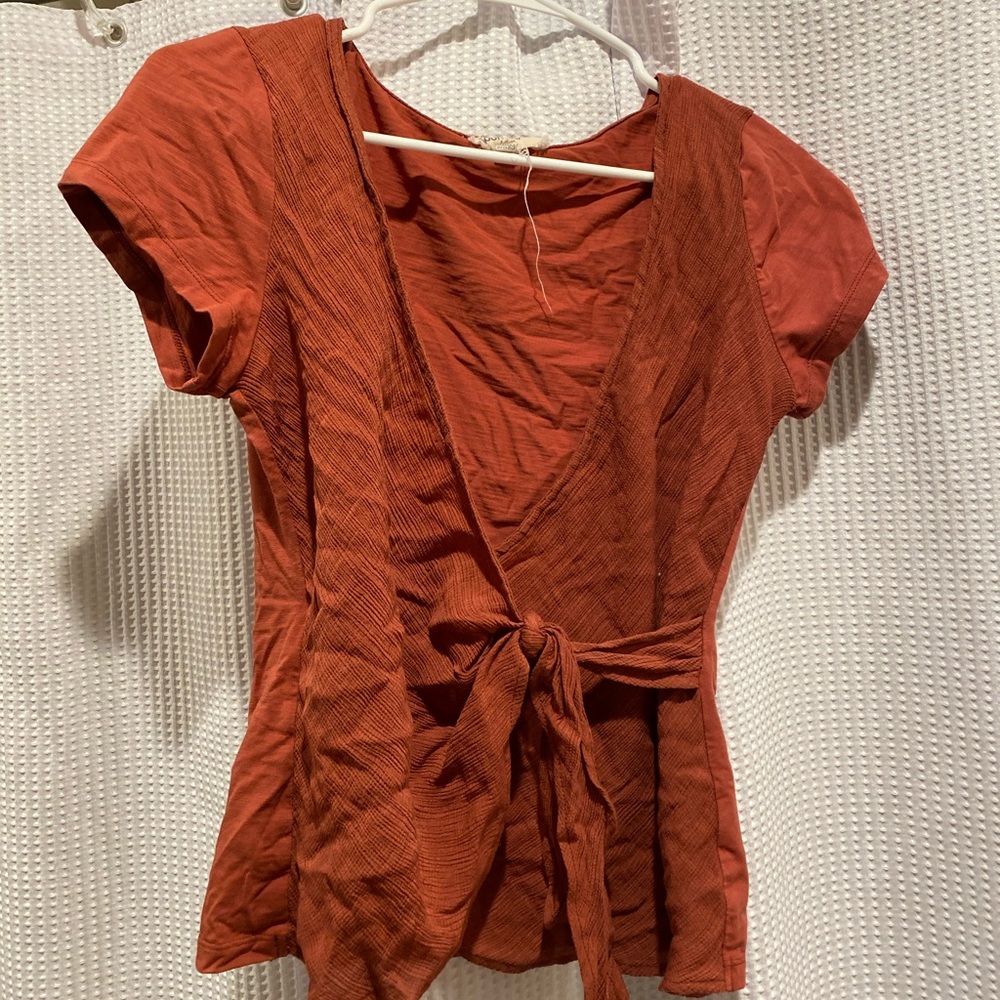 dark red anthropologie tie shirt